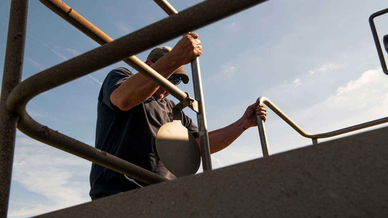 RBR Arkansas new leader 35